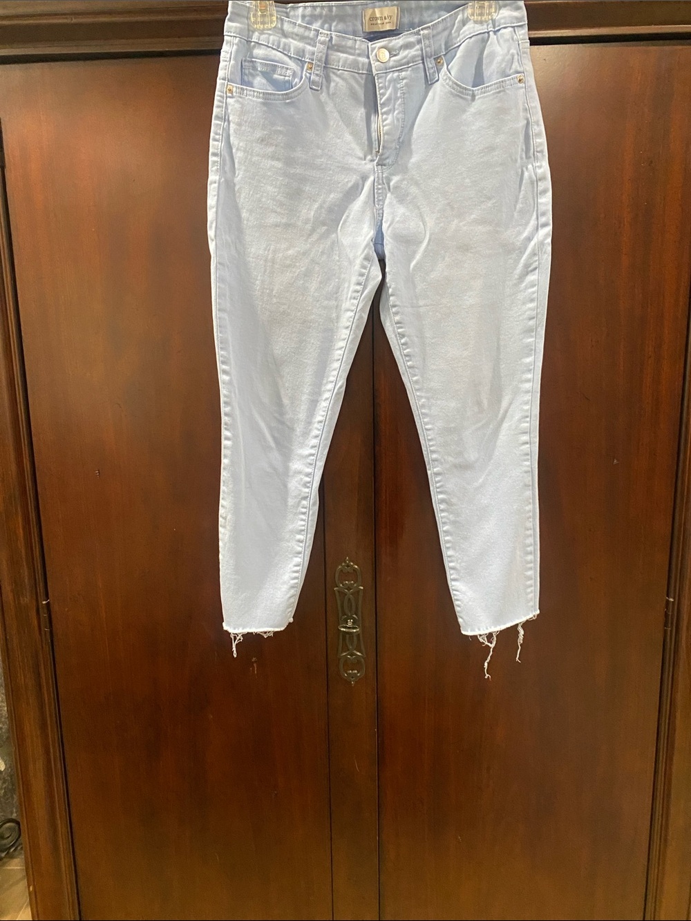 crown & ivy Light Wash Cropped High-Rise Jeans